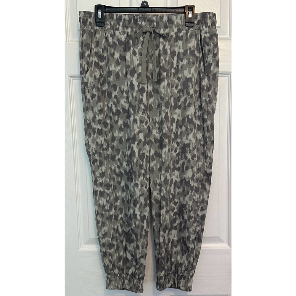 🌸CLOTH & STONE* Anthropologie Animal Print Jogger Pants - Picture 2 of 10